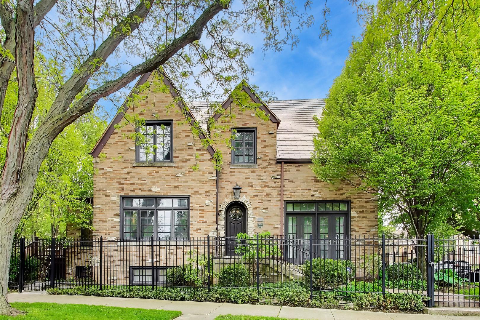 3045 W ARDMORE Avenue, Chicago, IL