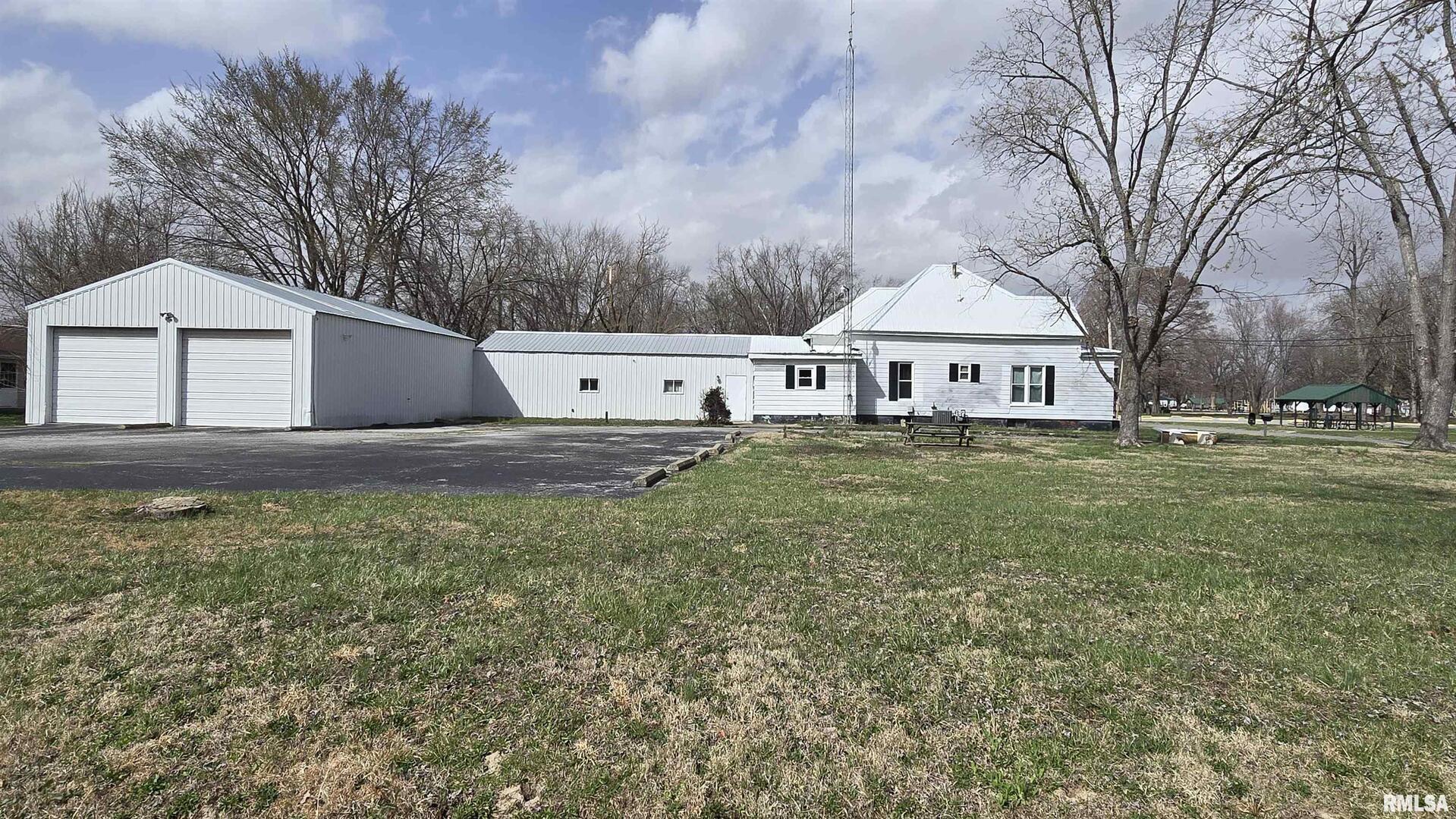 205 SHAW Street, Harrisburg, IL