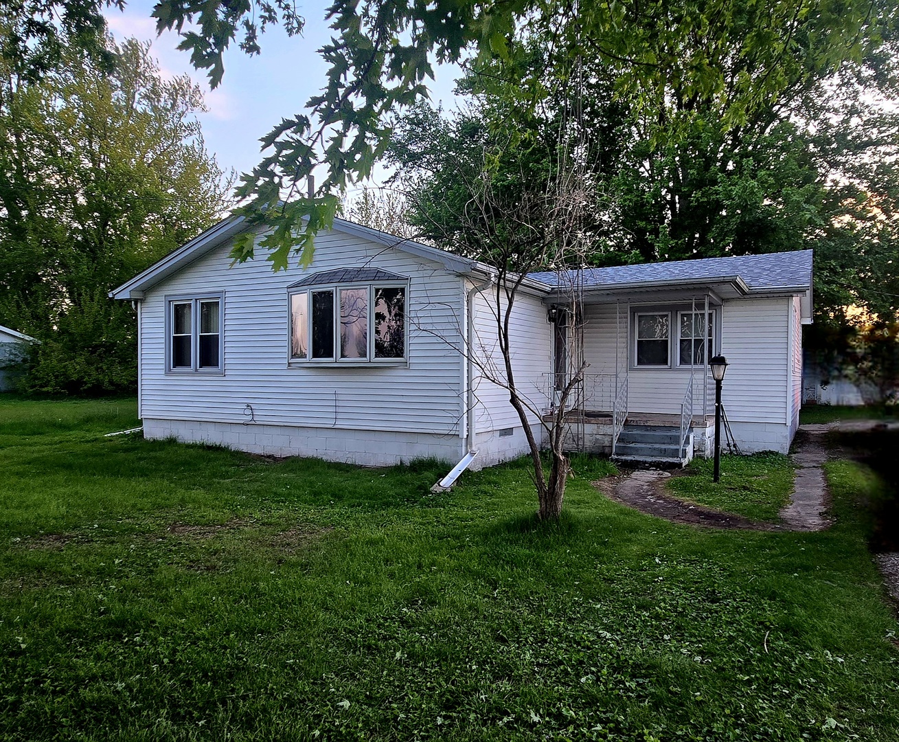 488 S 10000w Road, Bonfield, IL