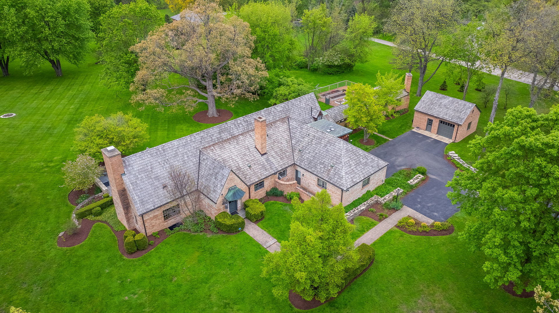 33W480 Thorncroft Drive, Wayne, IL