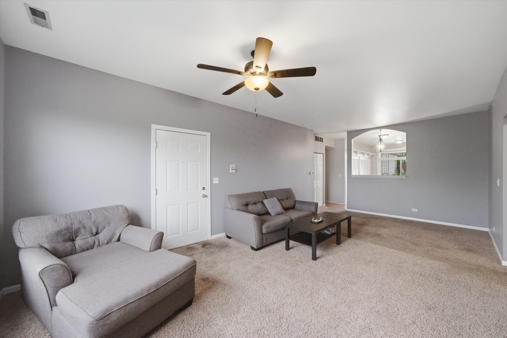 150 S Waters Edge Drive #F, Glendale Heights, IL