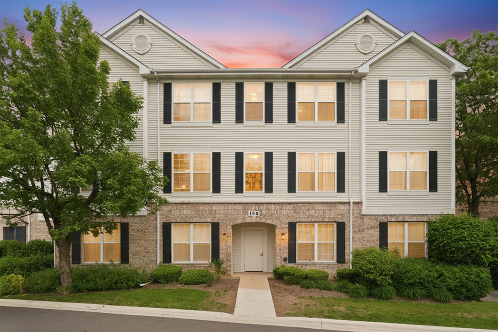 150 S Waters Edge Drive #F, Glendale Heights, IL