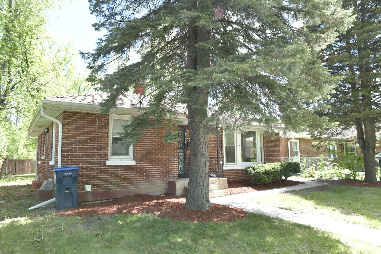 1325 GLENN Drive, North Chicago, IL
