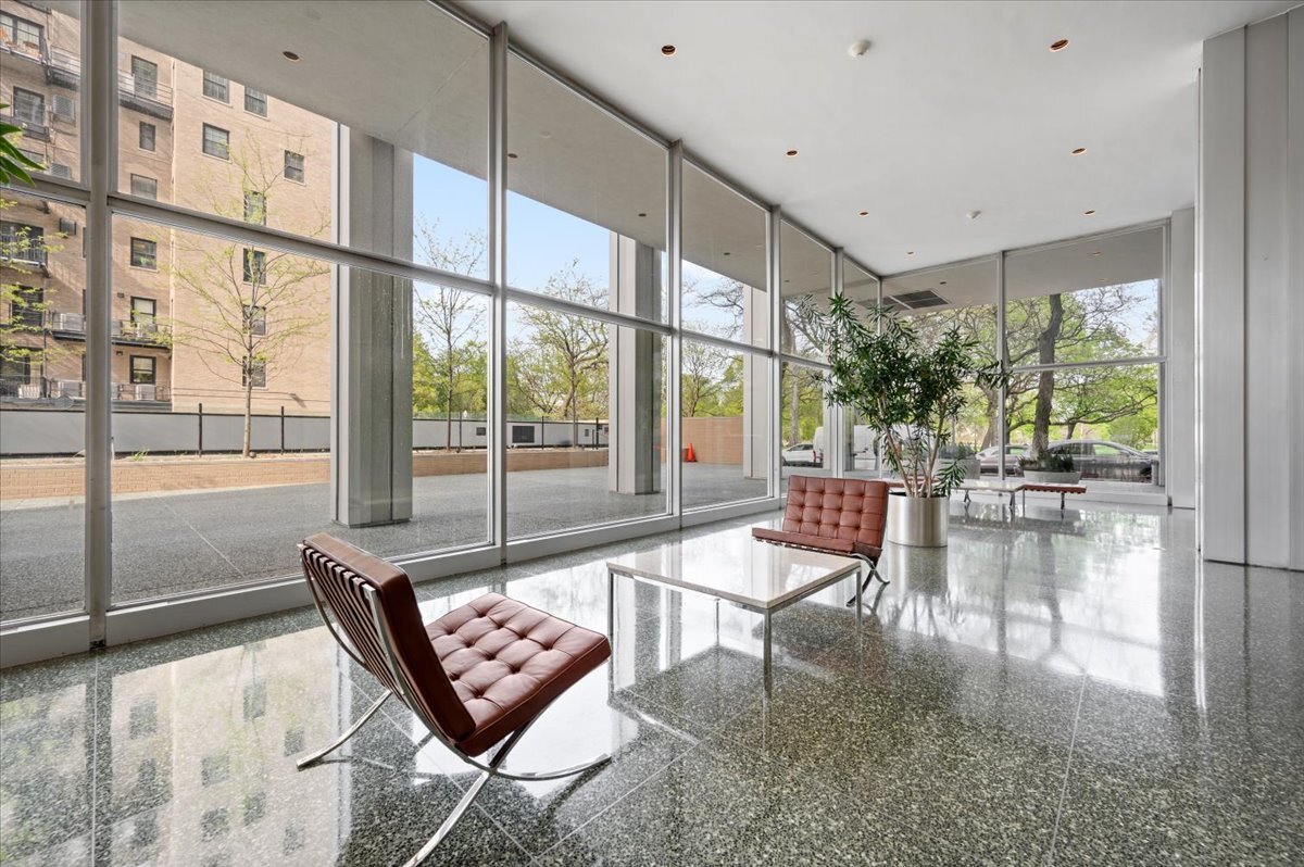 2400 N Lakeview Avenue #1002, Chicago, IL