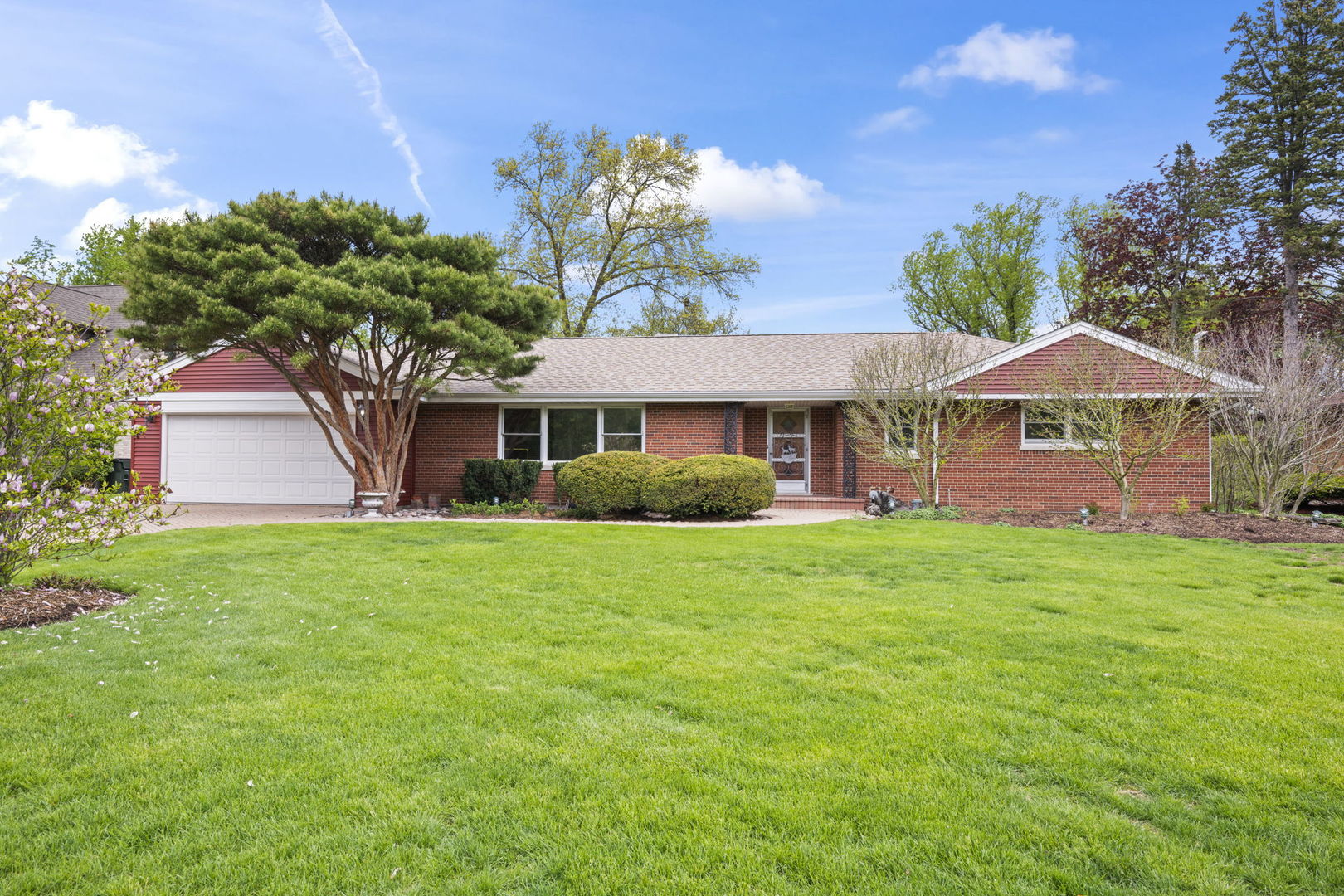 412 W Camp McDonald Road, Prospect Heights, IL