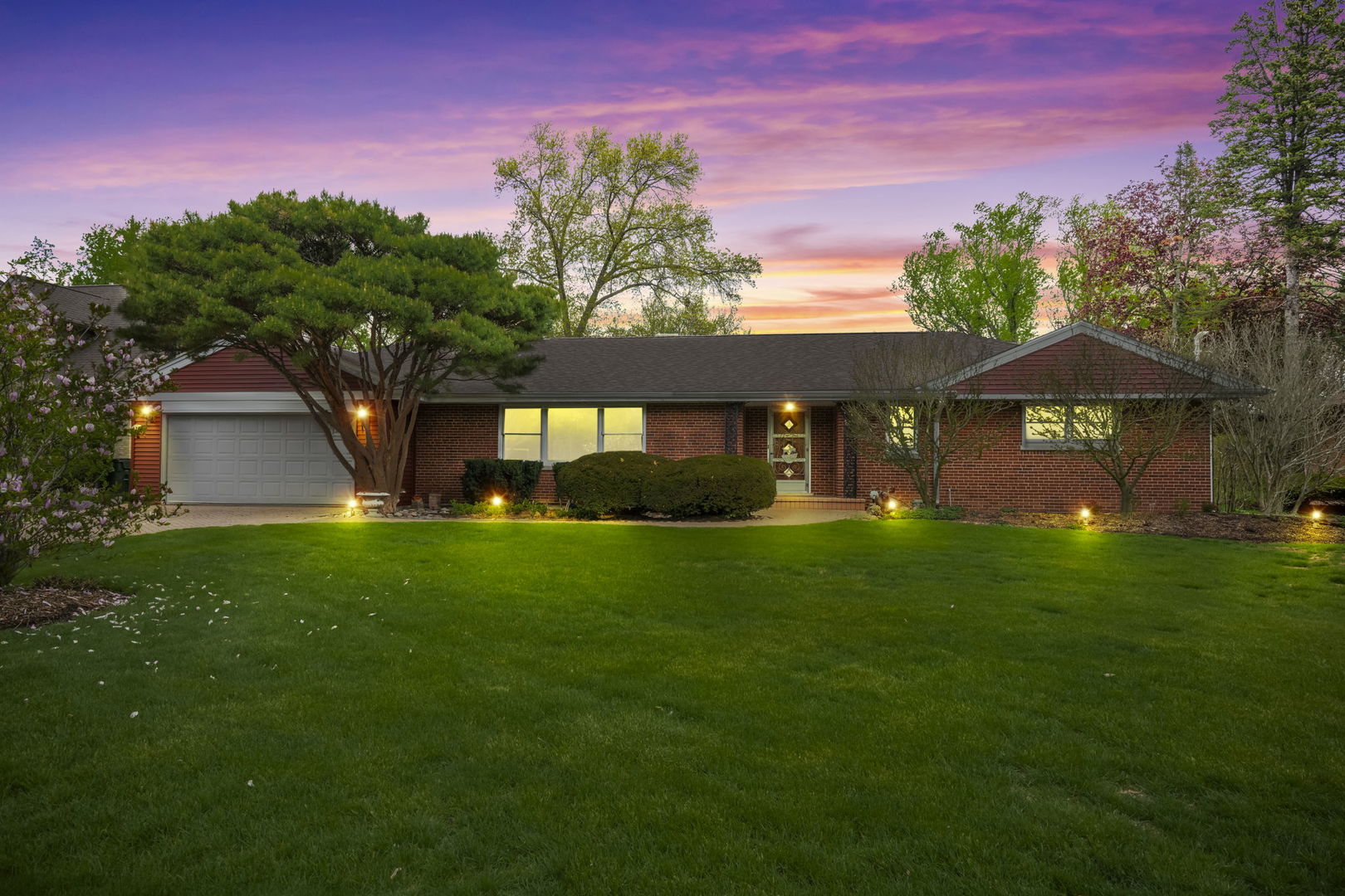 412 W Camp McDonald Road, Prospect Heights, IL