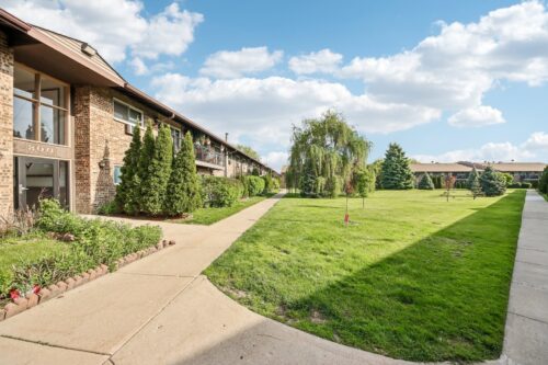 800 E Old Willow Road #208, Prospect Heights, IL