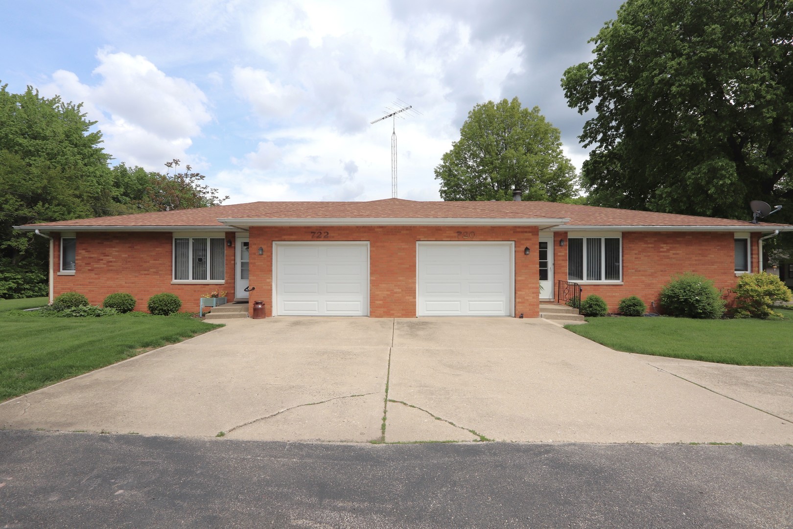 720-722 E North Street, Morris, IL