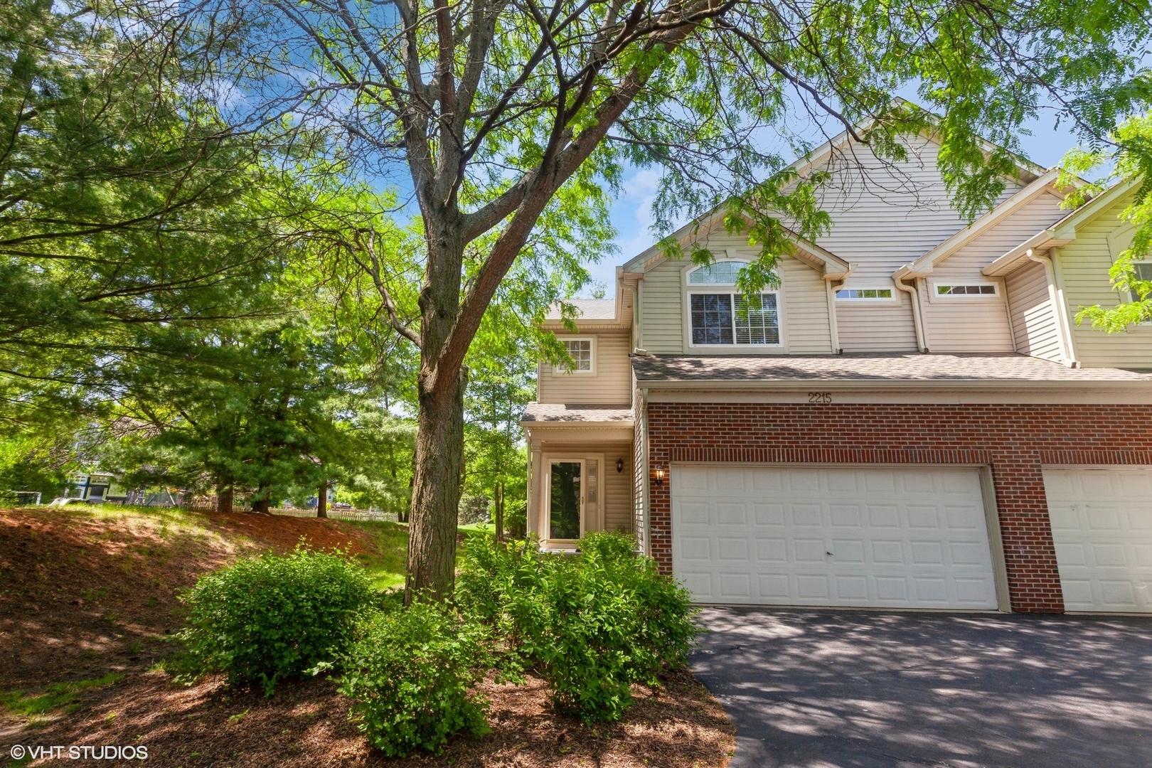2215 Stoughton Drive #2215, Aurora, IL