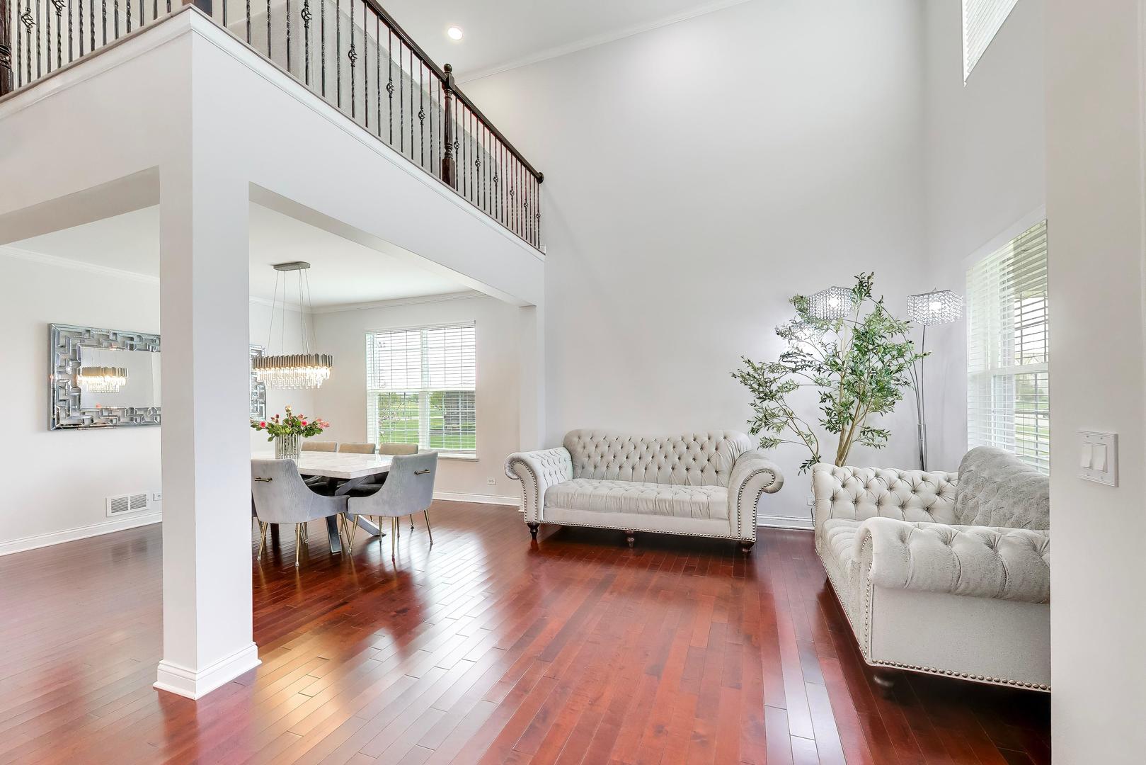 8880 Pearsall Drive, Huntley, IL