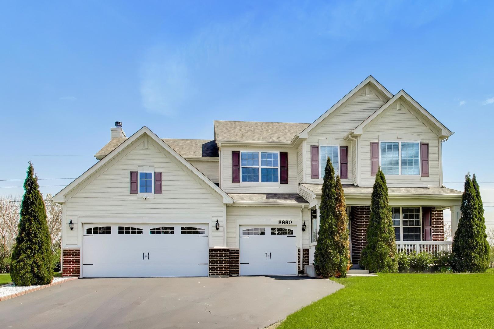 8880 Pearsall Drive, Huntley, IL