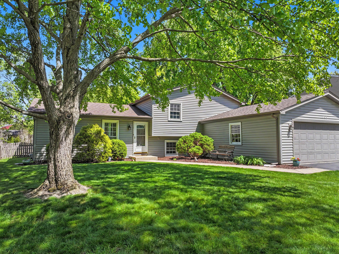 405 Carriage Hill Road, Naperville, IL