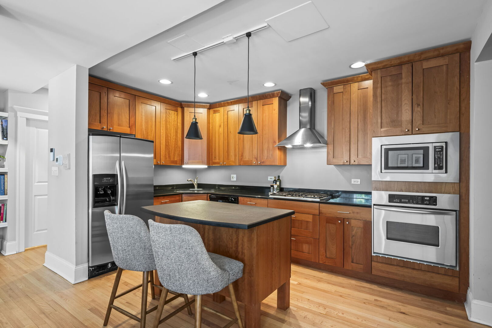 1504 W Cullom Avenue #G, Chicago, IL