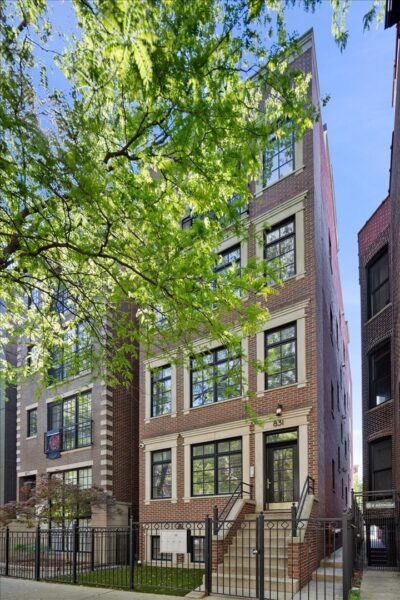 831 W Buckingham Place #1, Chicago, IL