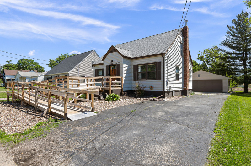 632 N Russell Street, Geneseo, IL