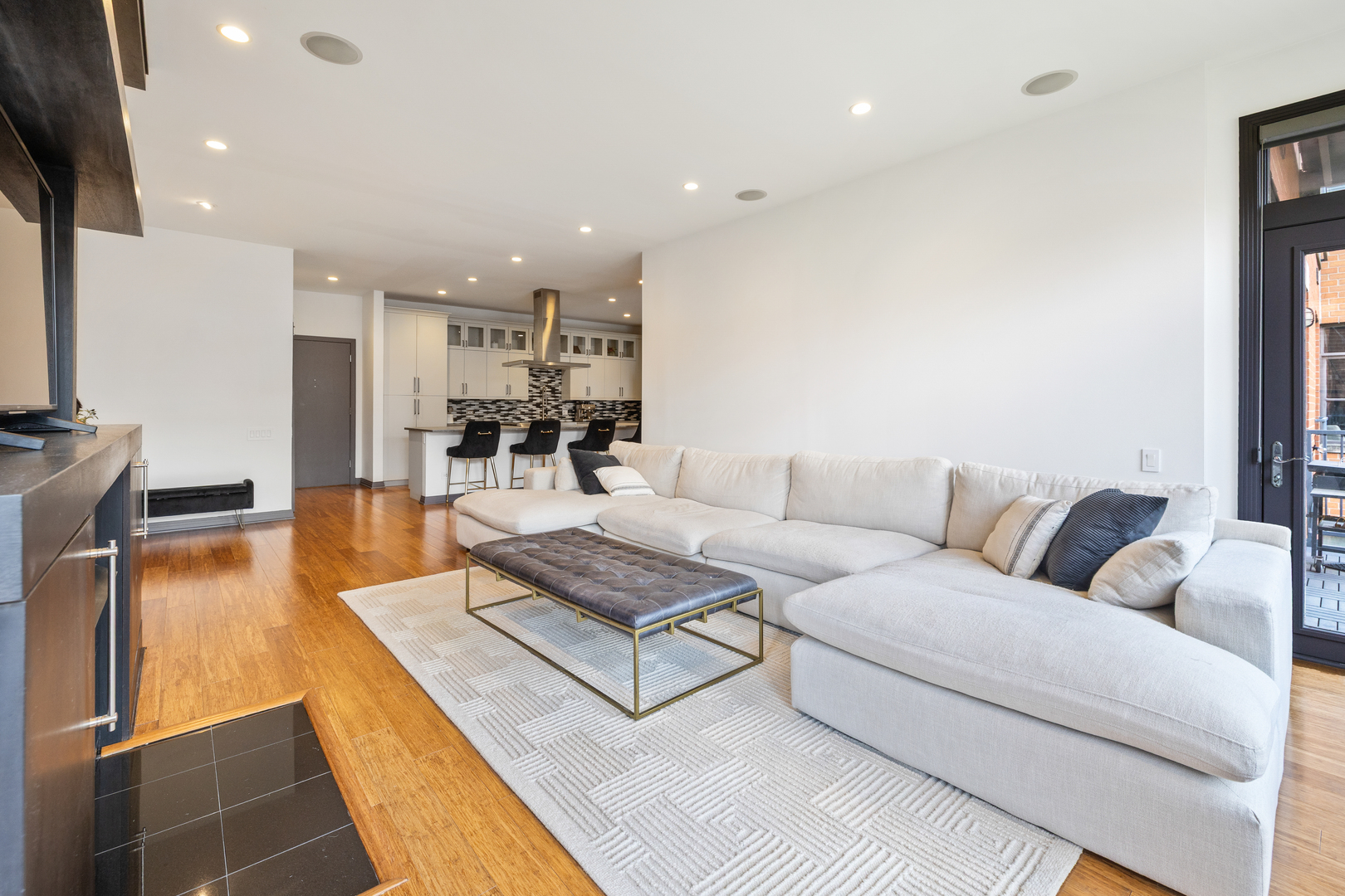560 W Fulton Street #403, Chicago, IL