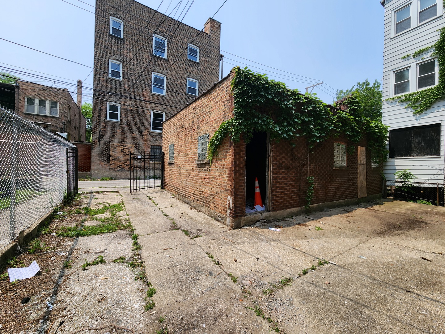 7952 S Langley Avenue, Chicago, IL