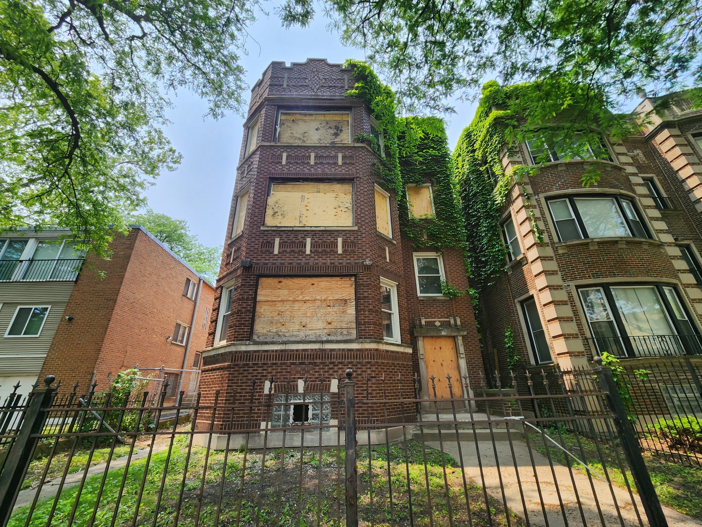 7952 S Langley Avenue, Chicago, IL