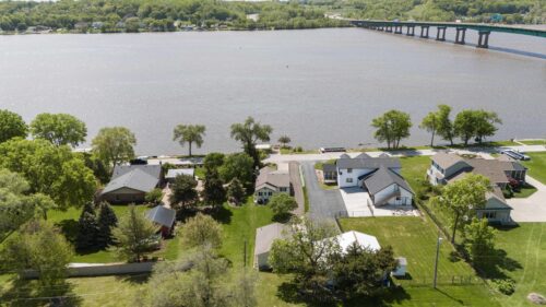 1401 Canal Shore Drive, Leclaire, IA