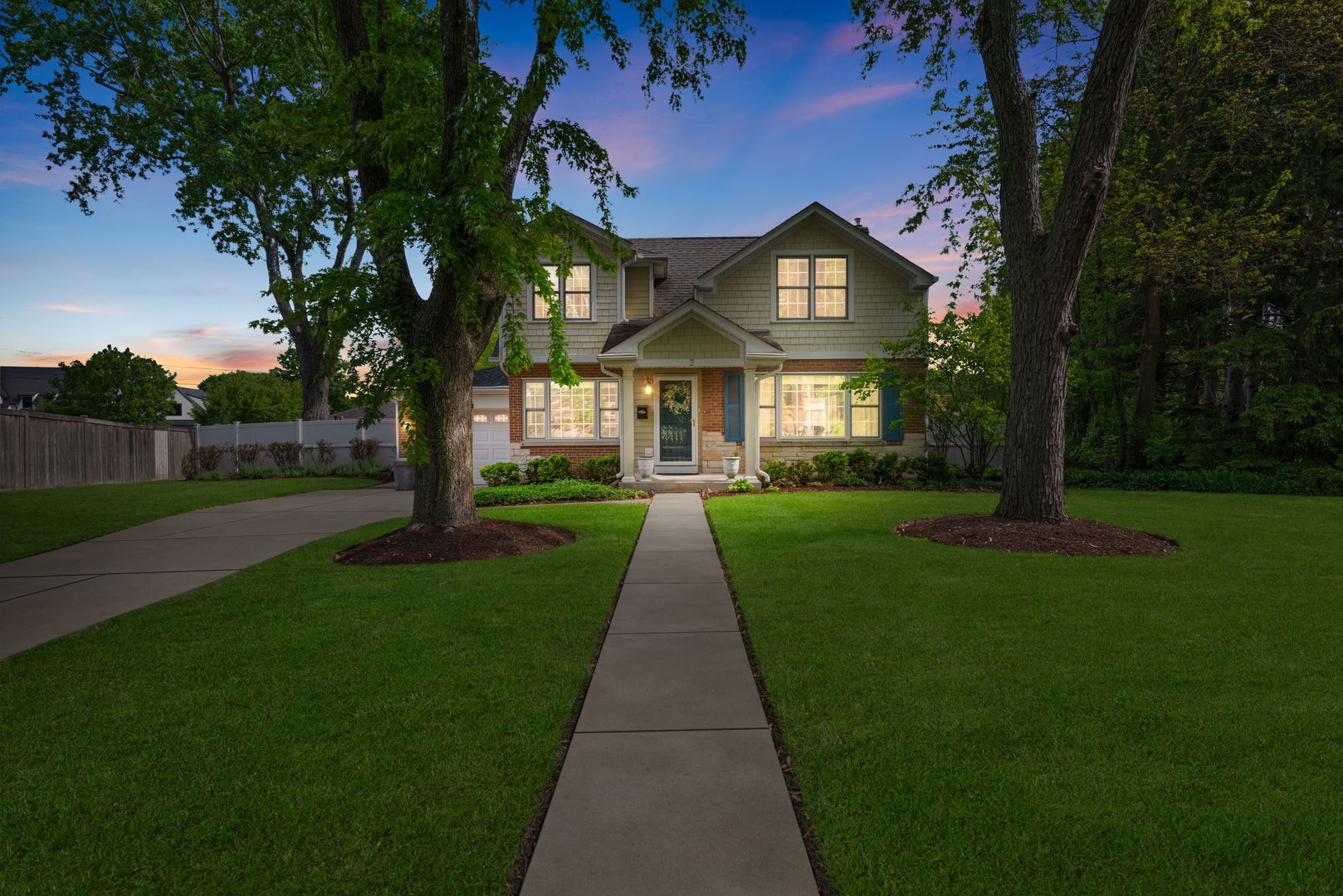2 Algonquin Road, Clarendon Hills, IL