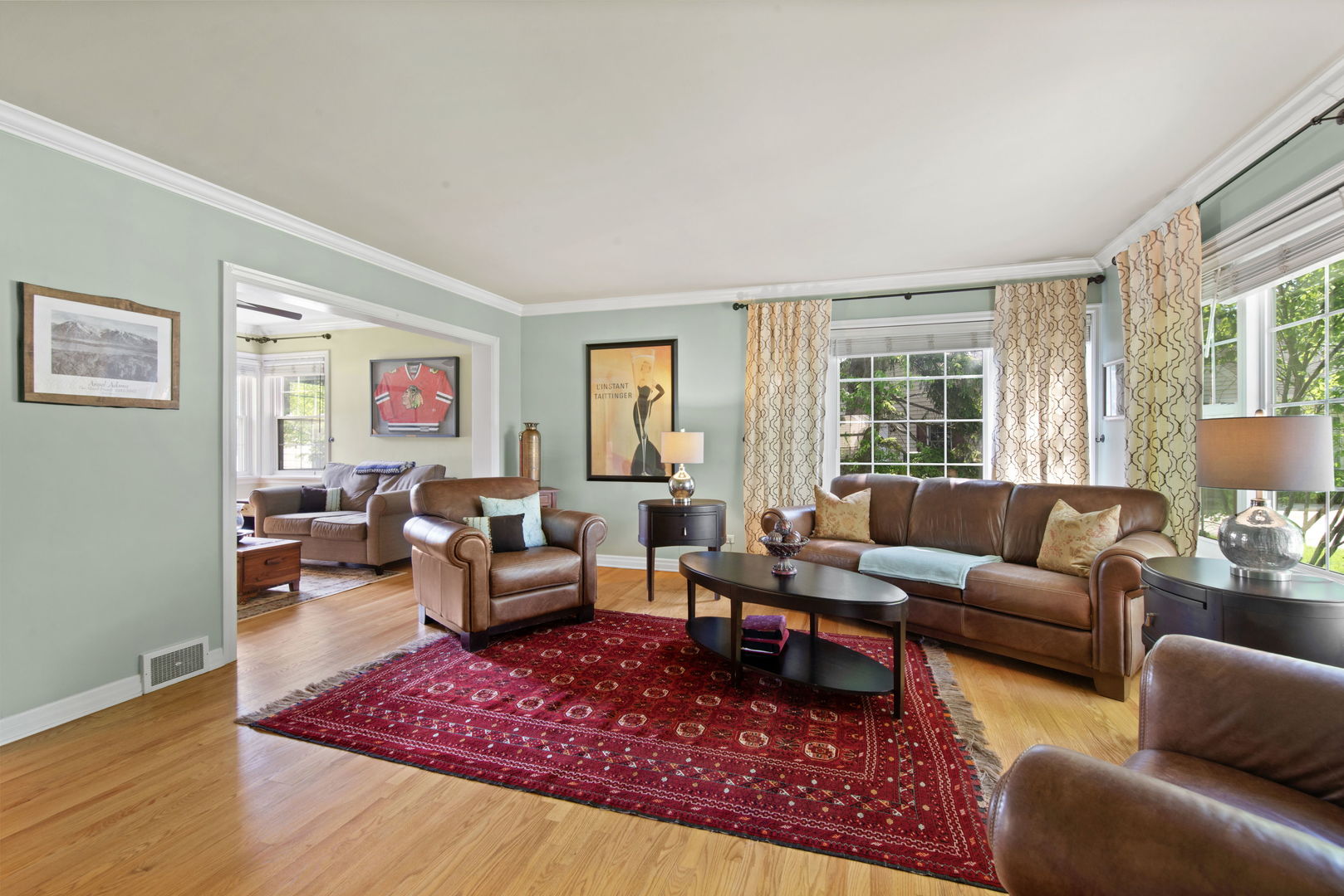 2 Algonquin Road, Clarendon Hills, IL