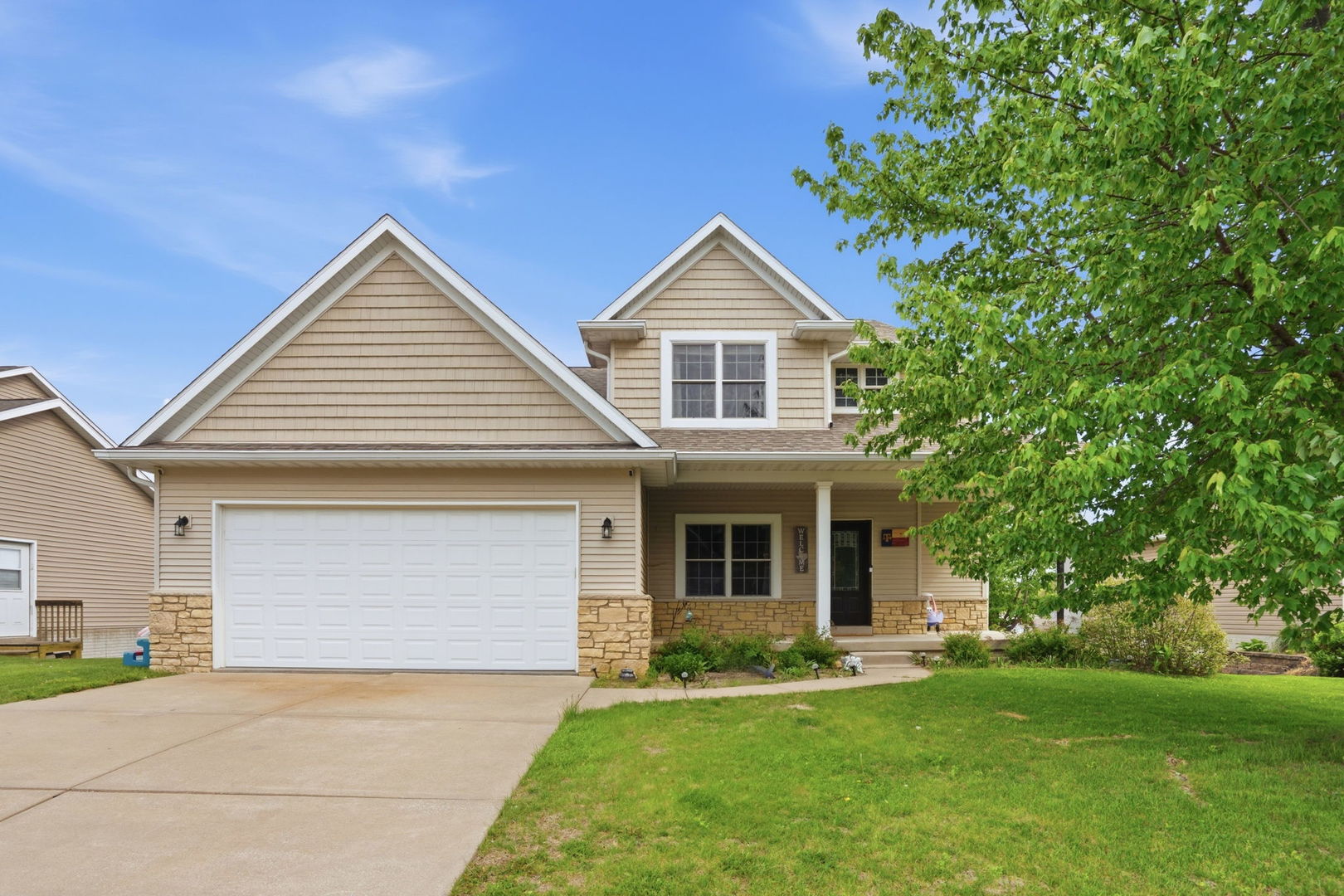 1101 Wild West Drive, Leclaire, IA