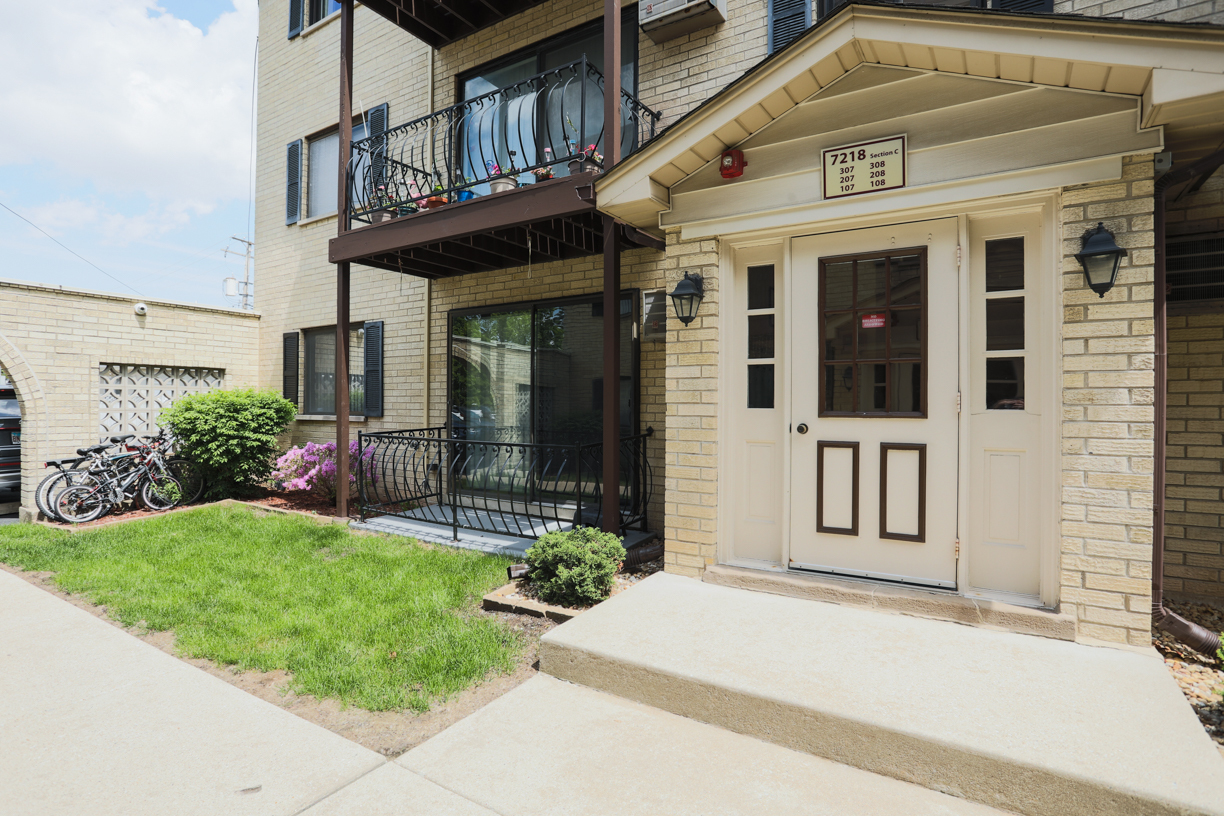 7218 W Wrightwood Avenue #107, Elmwood Park, IL