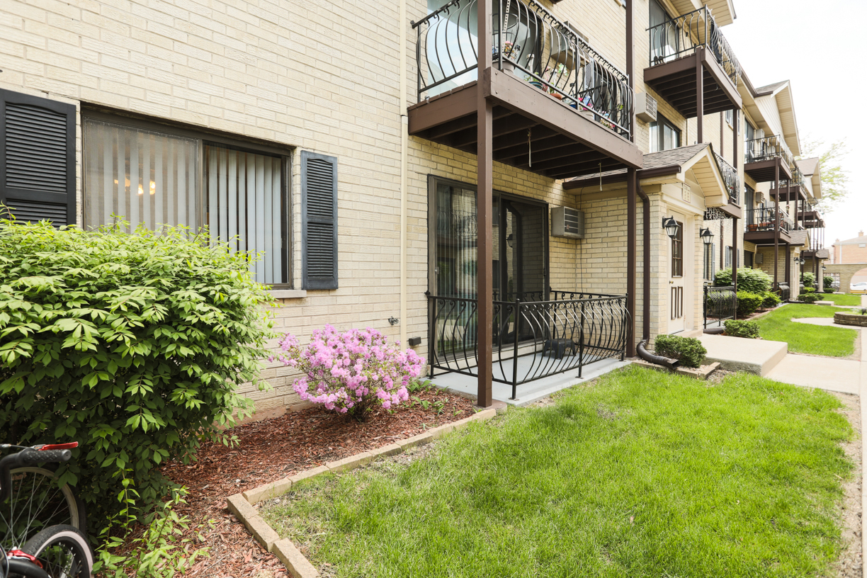 7218 W Wrightwood Avenue #107, Elmwood Park, IL
