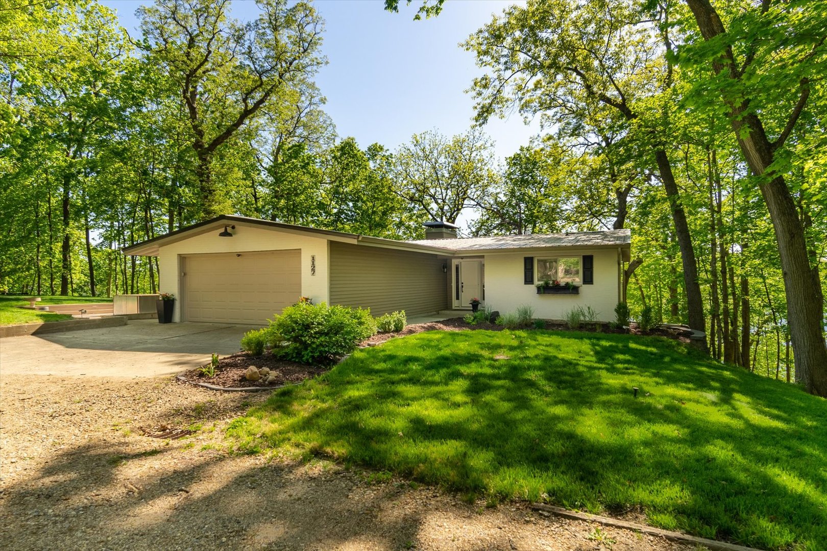 1127 Loganberry Lane, Varna, IL