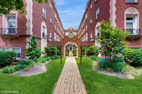 1546 W Sherwin Avenue #2N, Chicago, IL