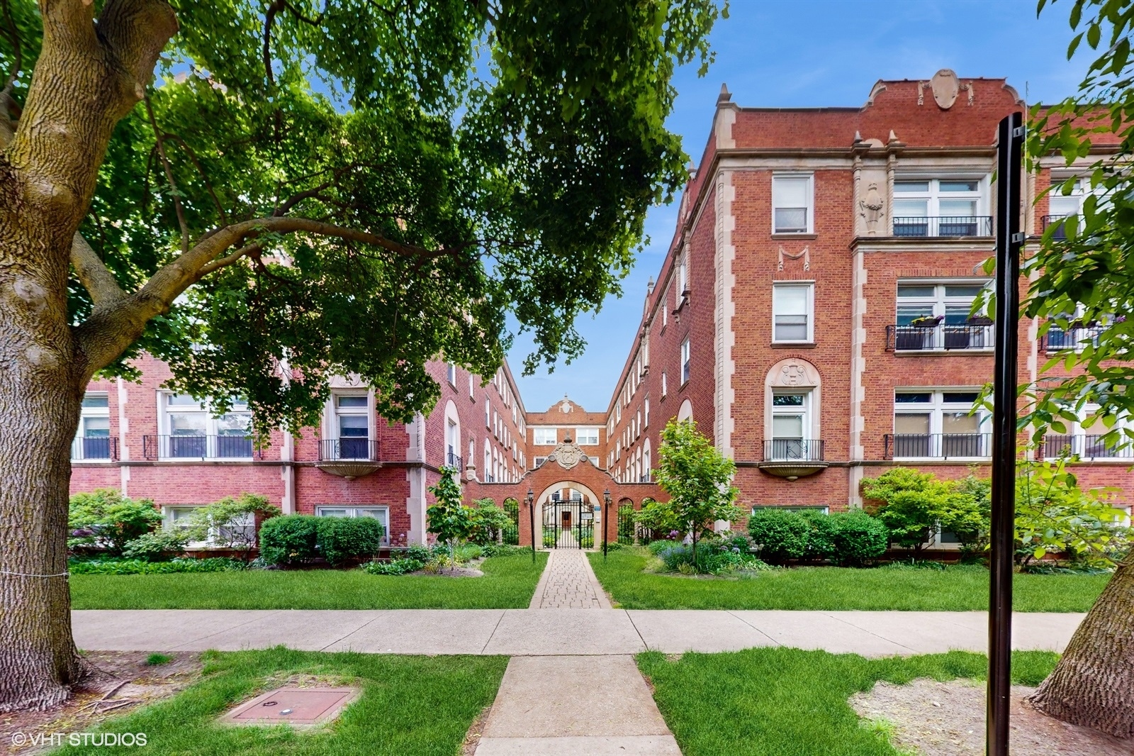 1546 W Sherwin Avenue #2N, Chicago, IL