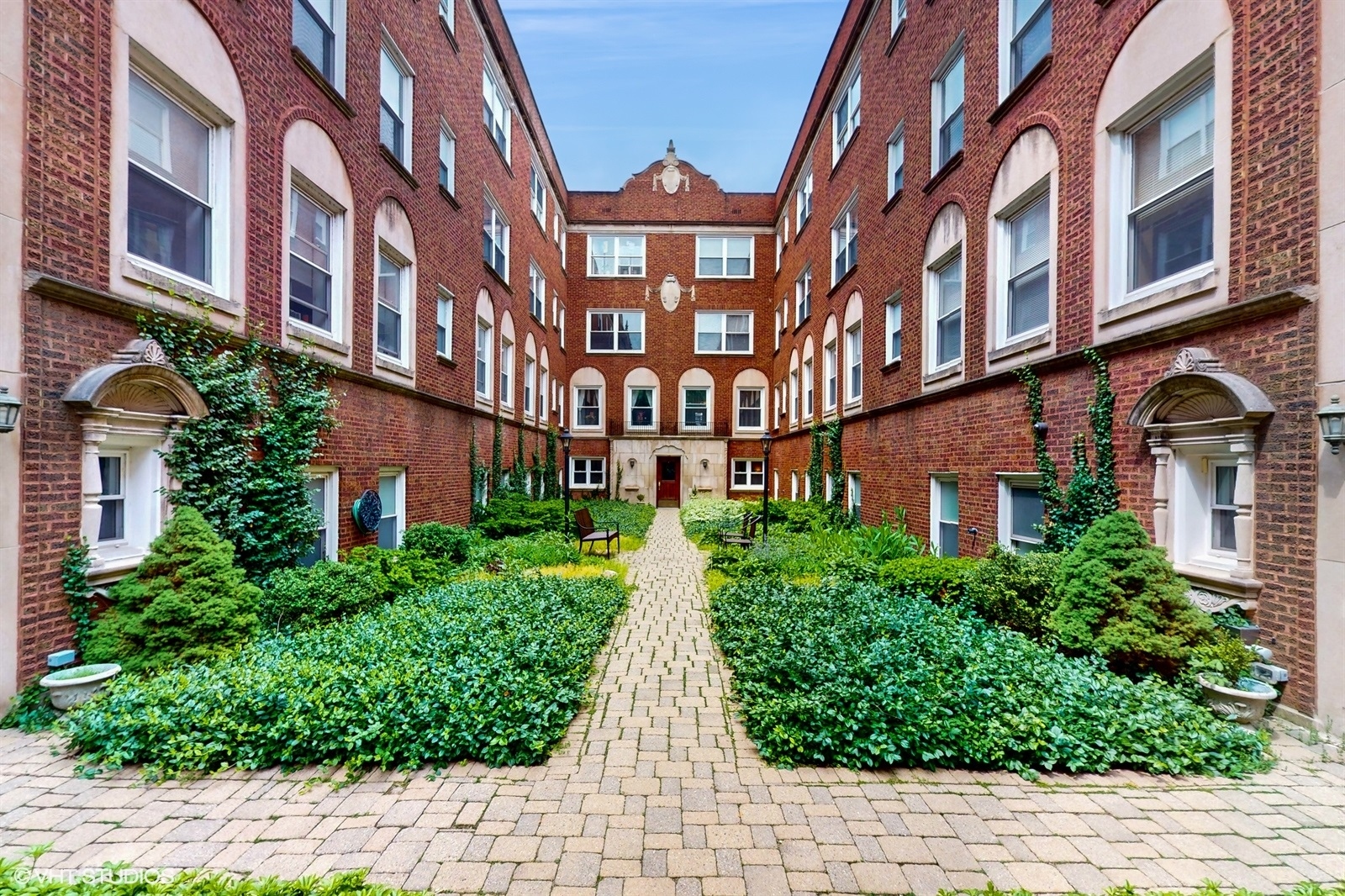 1546 W Sherwin Avenue #2N, Chicago, IL