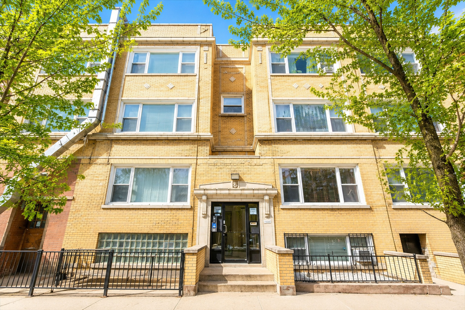 442 W Arlington Place #2, Chicago, IL