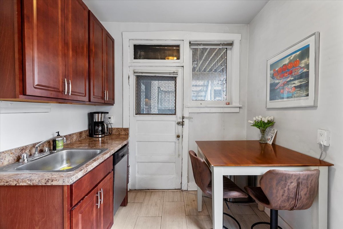 442 W Arlington Place #2, Chicago, IL