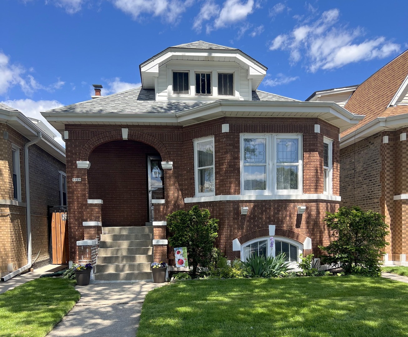 5320 W WOLFRAM Street, Chicago, IL