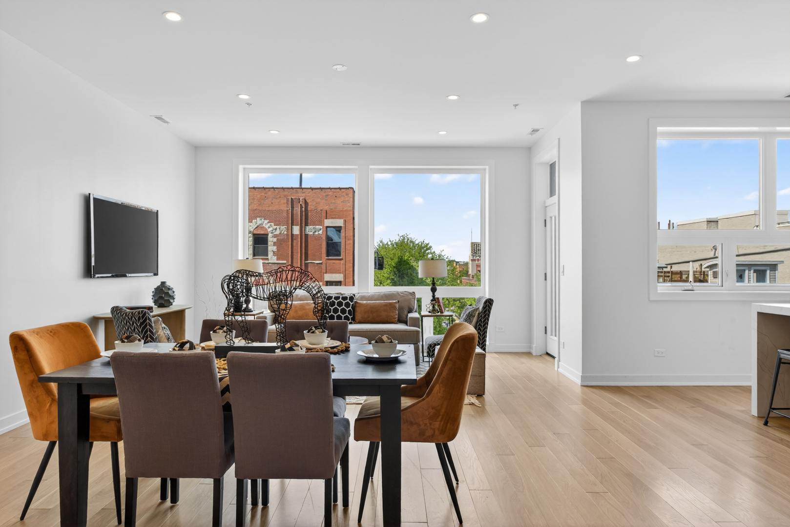 1347 W Grand Avenue #4N, Chicago, IL
