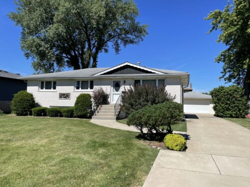 10228 S 80th Court, Palos Hills, IL