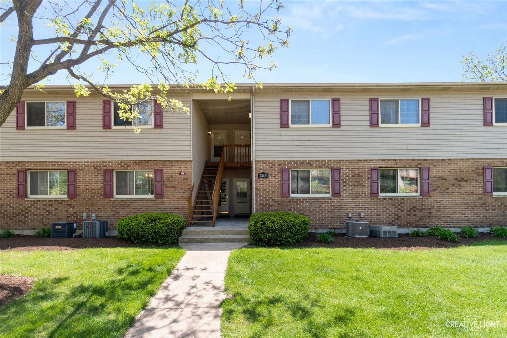 295 Woodridge Circle #D, South Elgin, IL