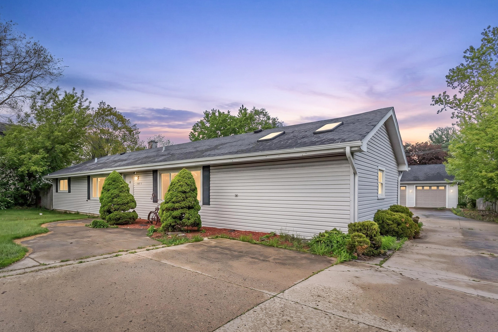 1275 Bloomingdale Road, Glendale Heights, IL