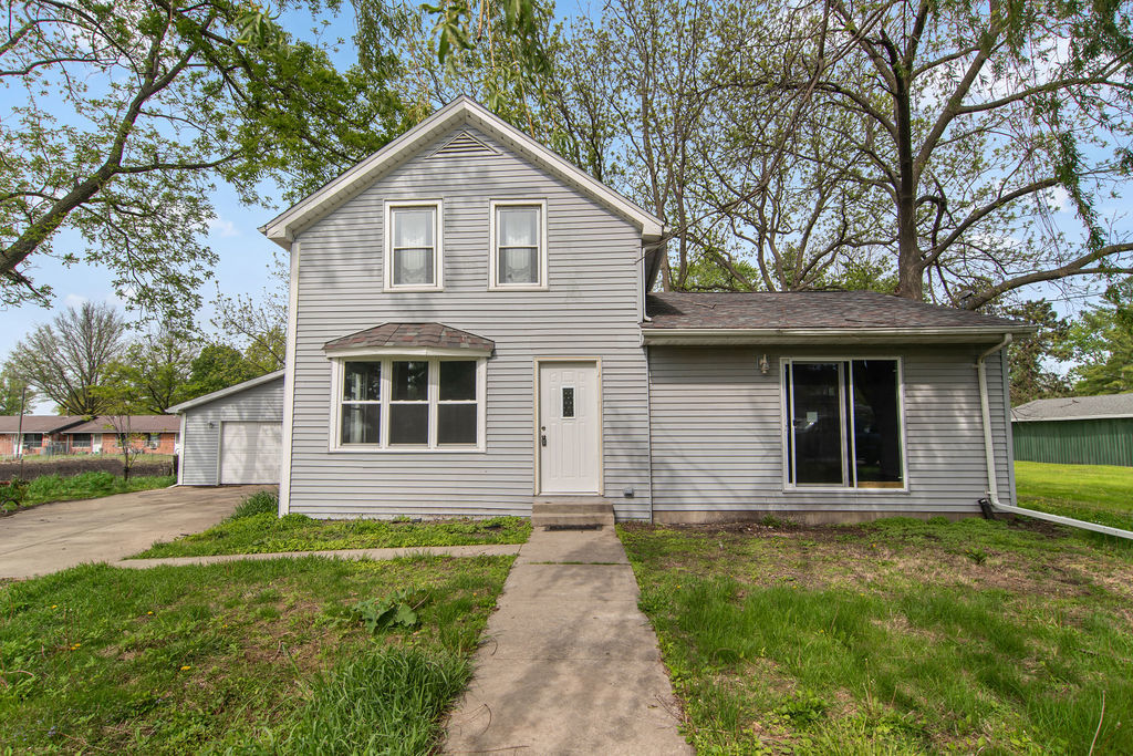 102 8th Avenue, Mendota, IL