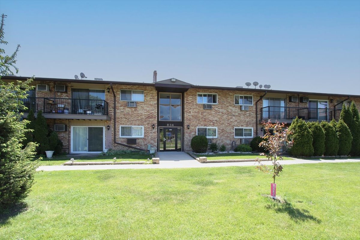 834 E Old Willow Road #209, Prospect Heights, IL
