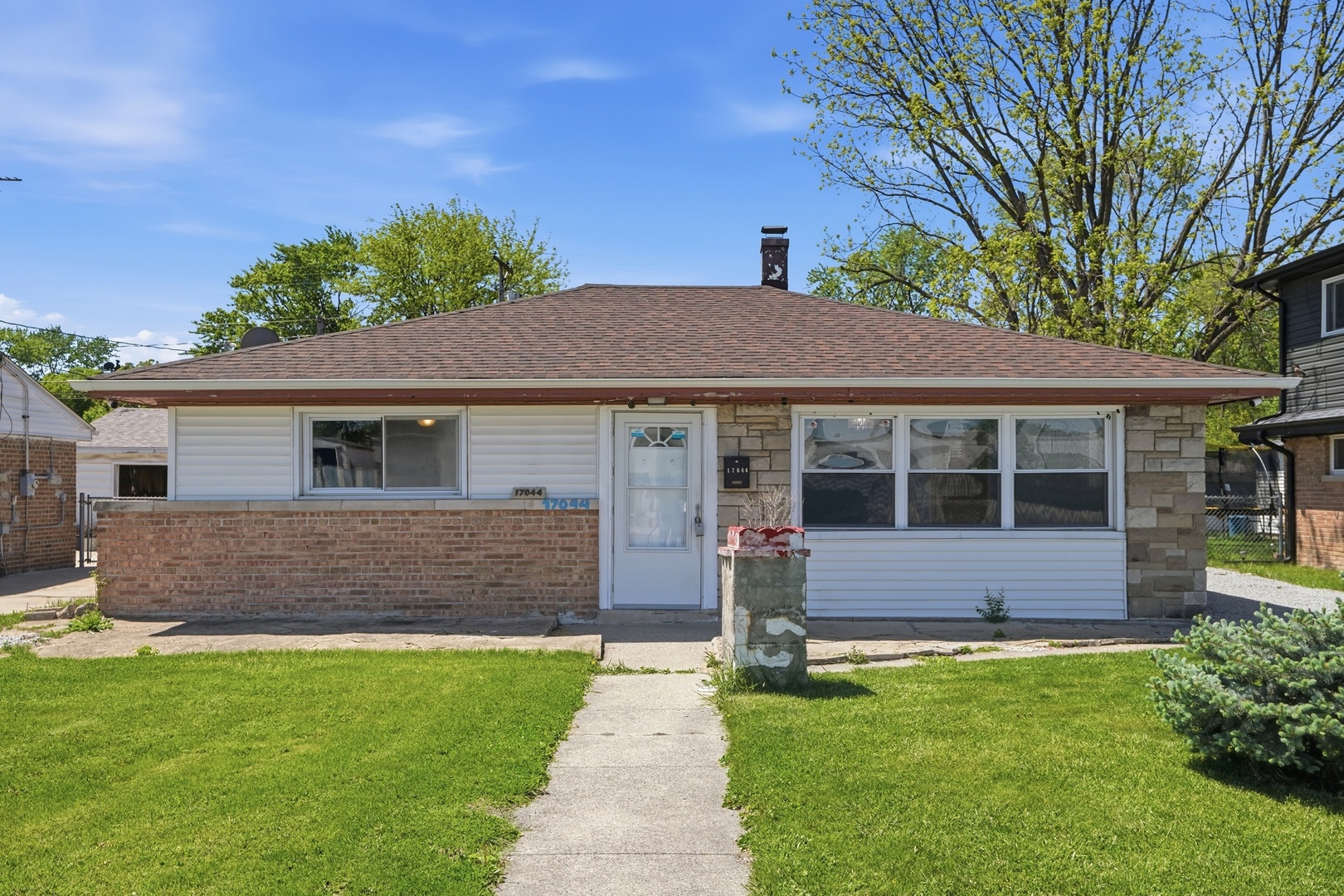 17044 Burnham Avenue, Lansing, IL