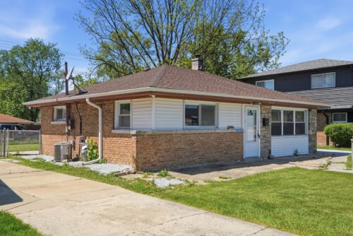 17044 Burnham Avenue, Lansing, IL