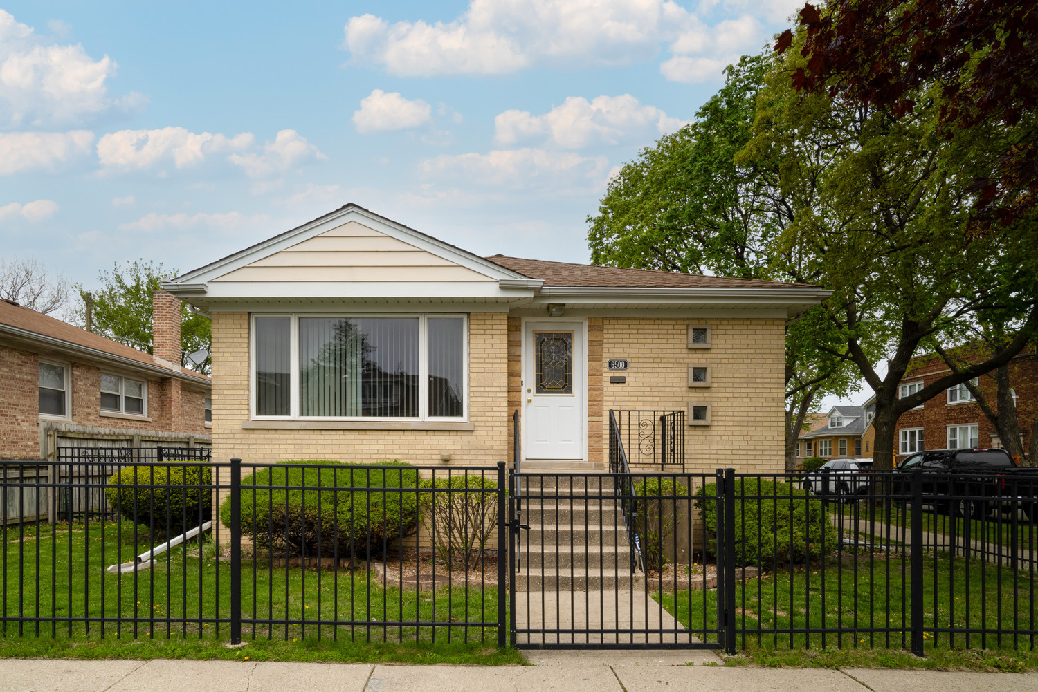 6500 W Raven Street, Chicago, IL