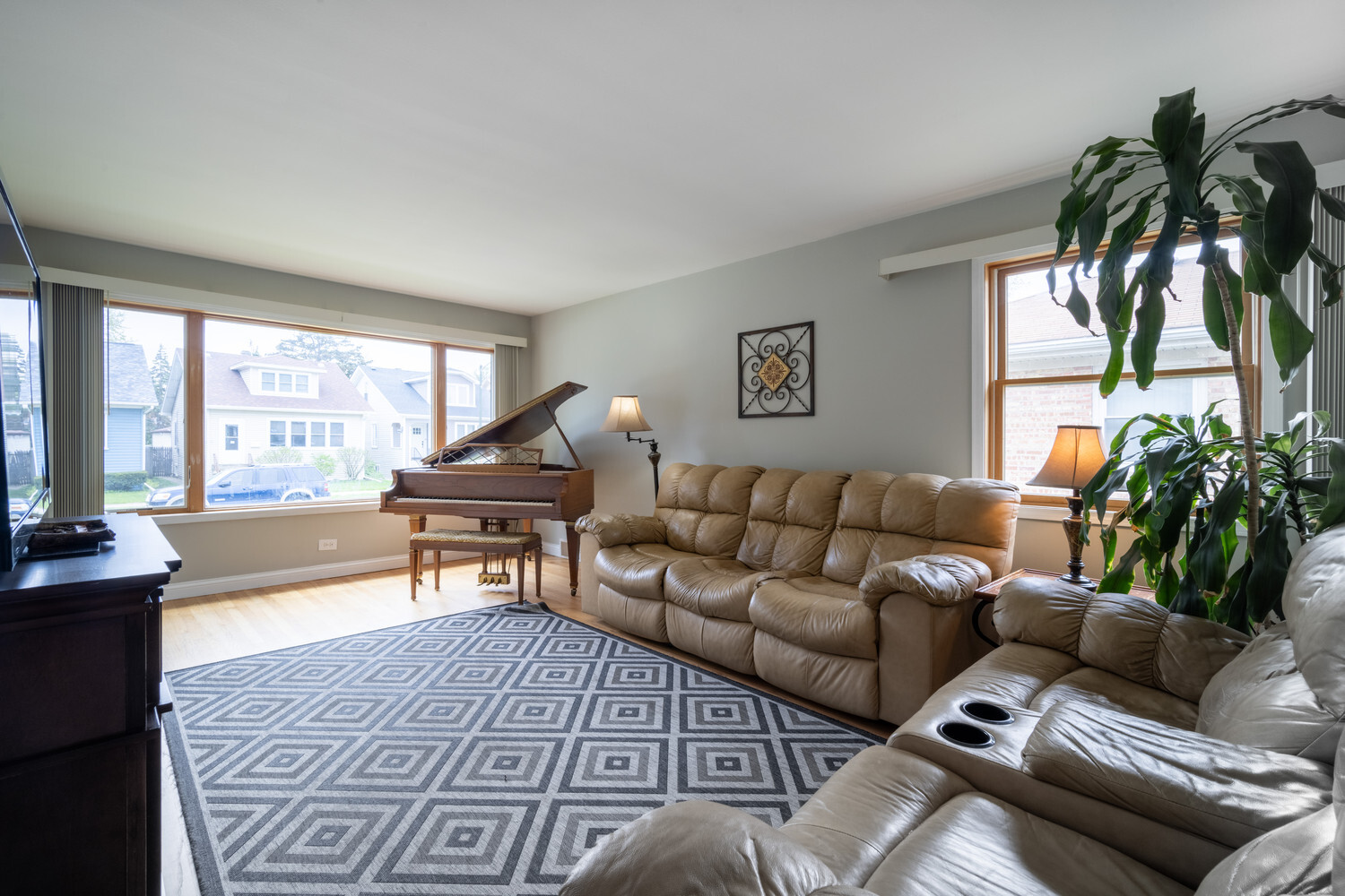 6500 W Raven Street, Chicago, IL