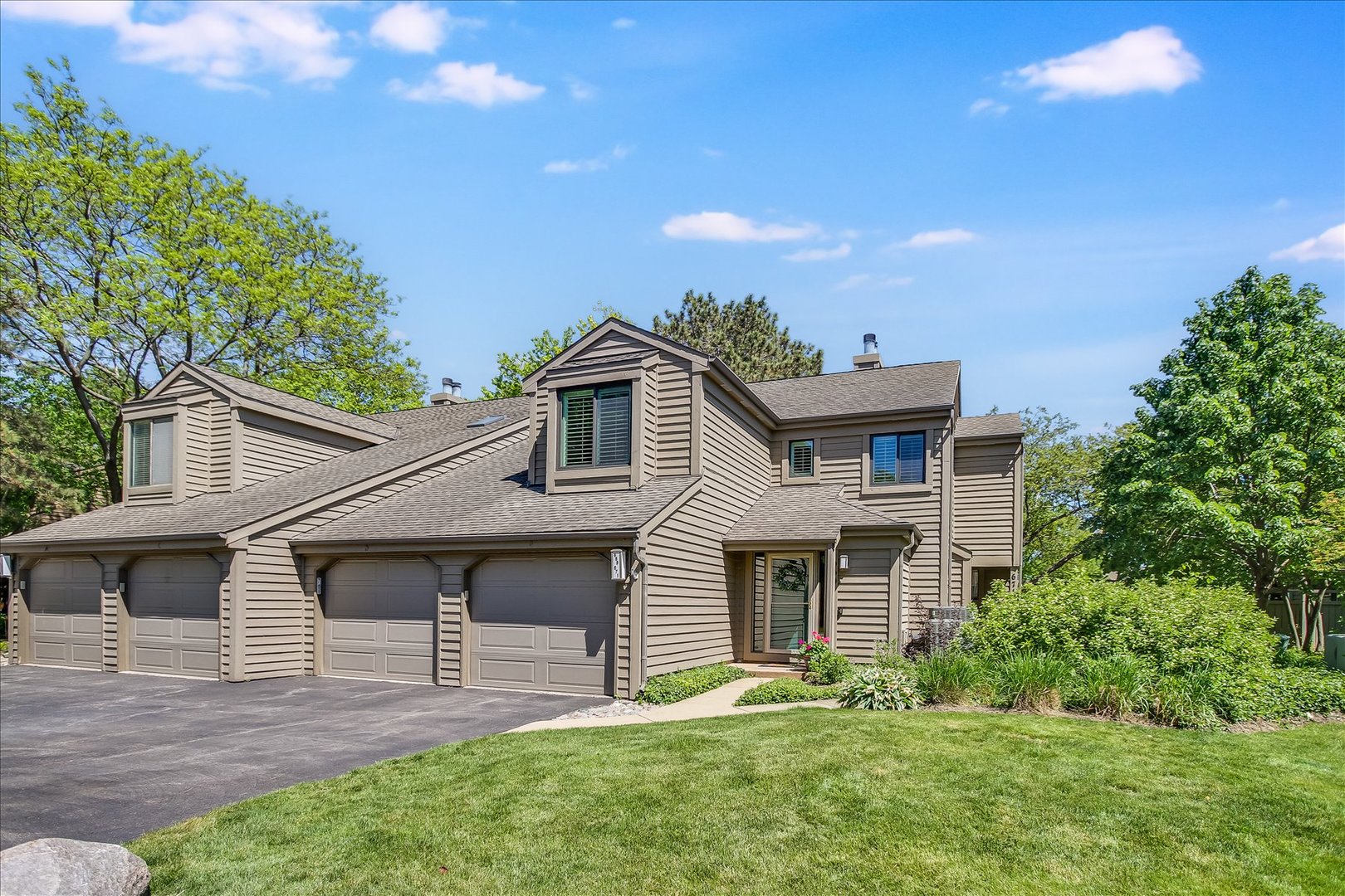669 Golf Lane #669, Lake Barrington, IL