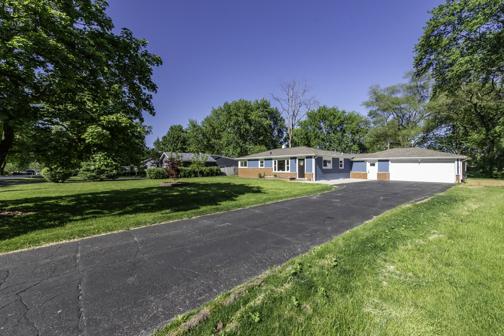 37155 N Shirley Drive, Gurnee, IL