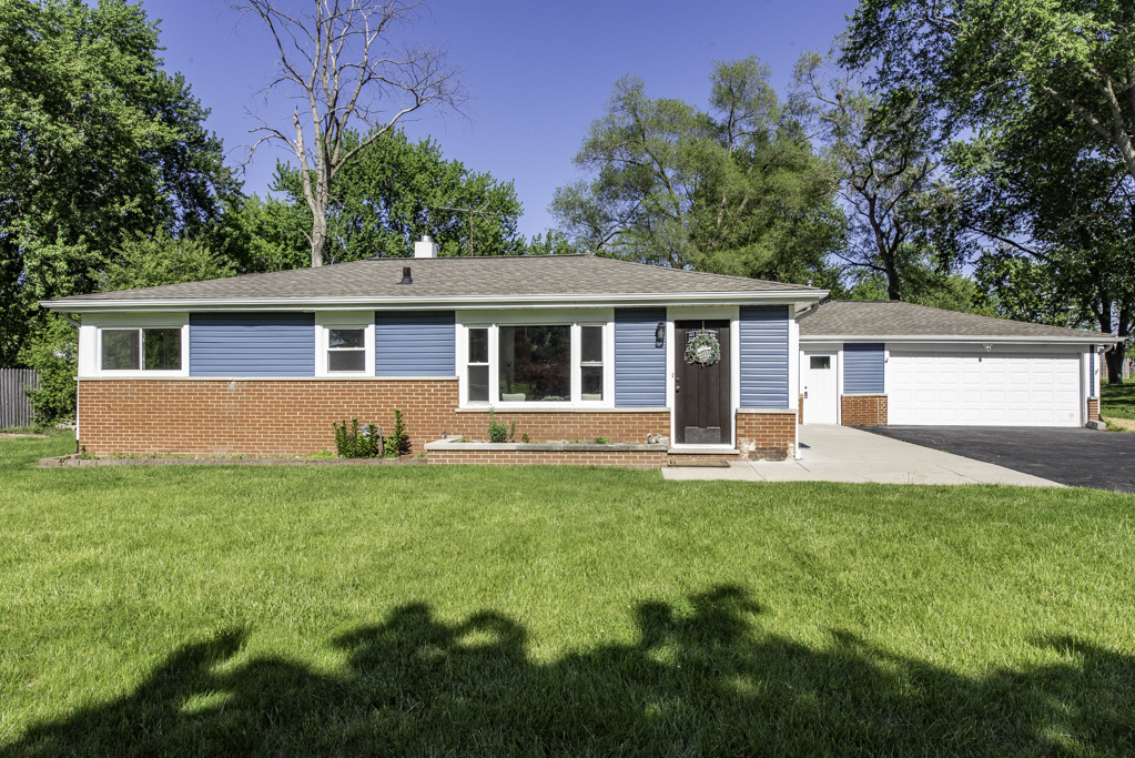 37155 N Shirley Drive, Gurnee, IL