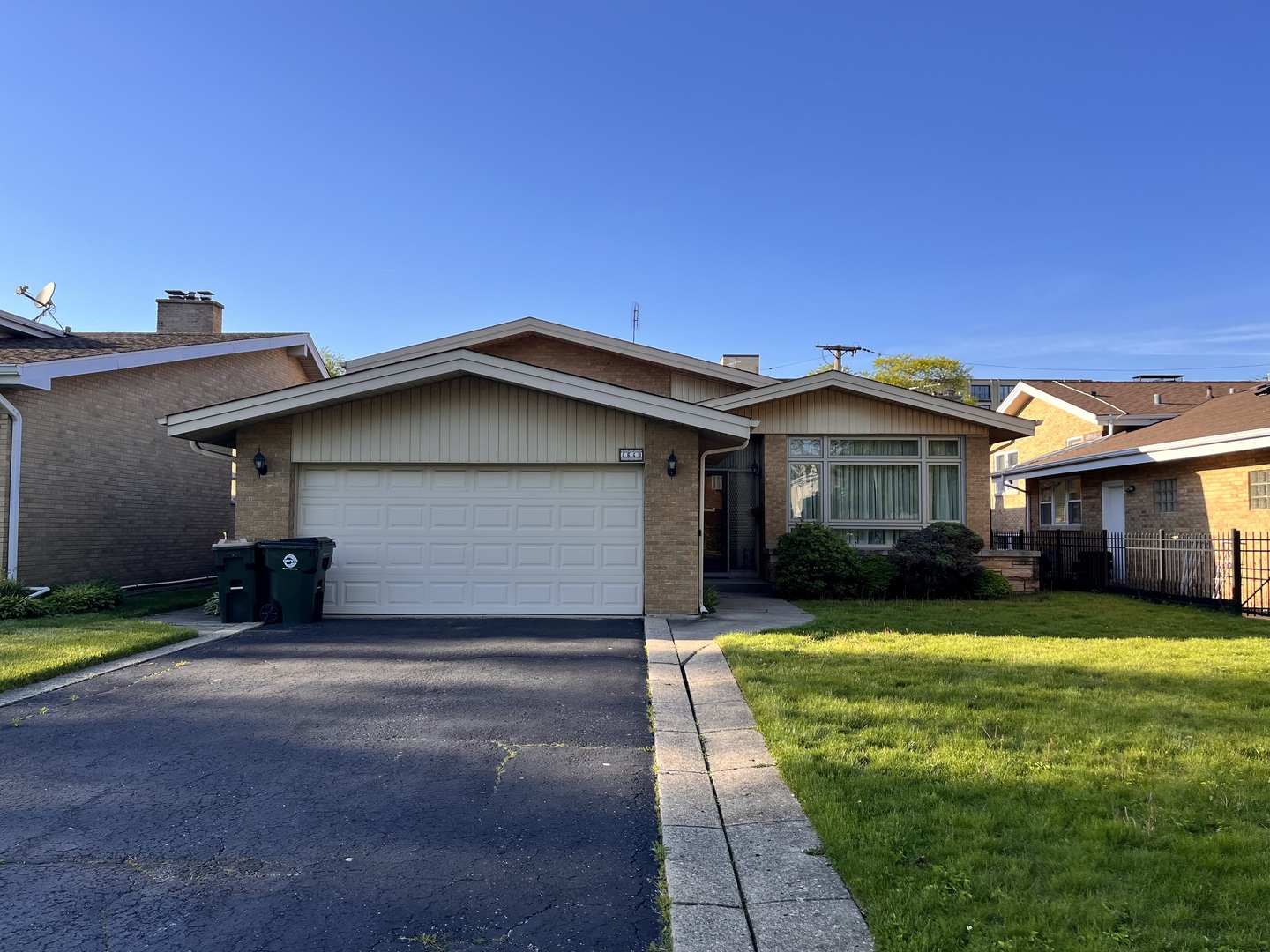 4640 W Estes Avenue, Lincolnwood, IL