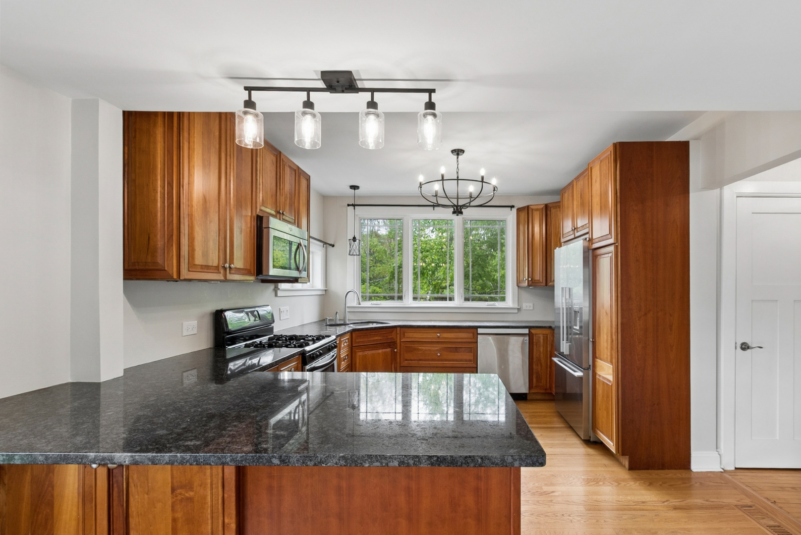 634 E 5th Avenue, Naperville, IL